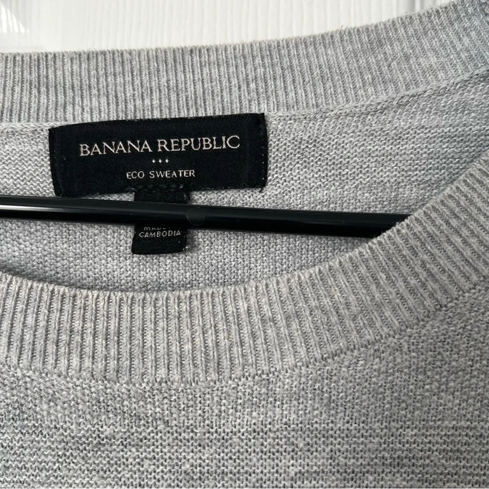 Banana Republic Men's Light Gray Crewneck Sweater
